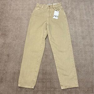 NWT {Zara} Mom Fit High Rise Jeans ~ Size US 0